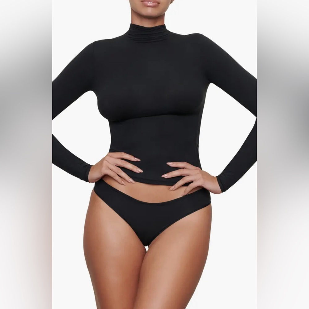 SKIMS NWT Fits Everybody Turtleneck Top - Onyx